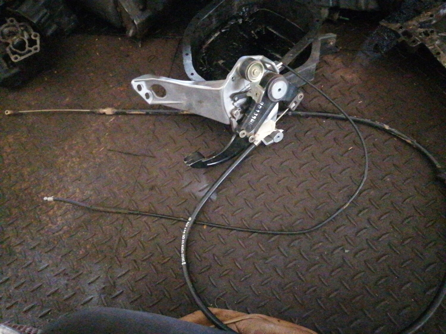 Mercedes Benz Handbrake Pedal and mechanism (w140)