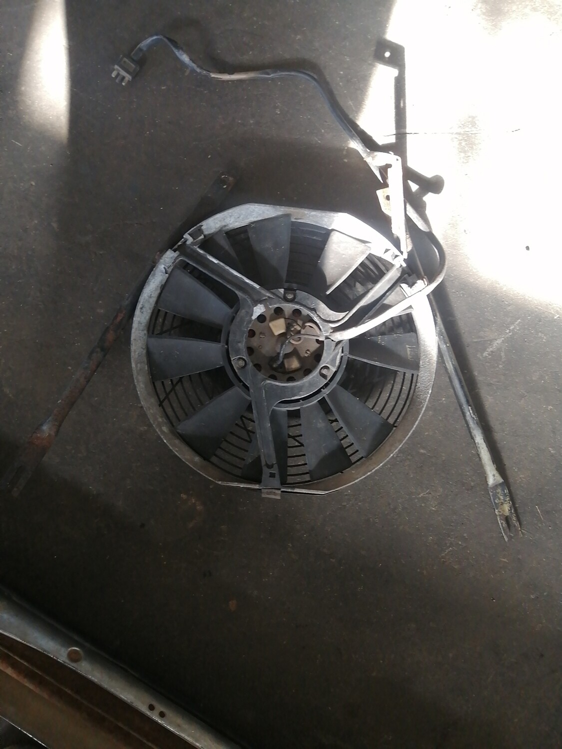 Mercedes Benz Aux Fan (W123)