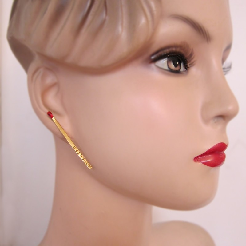 Boucle d&#39;oreille Amulette - clou