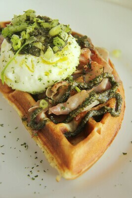 GREEN EGGS & HAM (1/2 waffle) GREEN EGGS & HAM (1/2 waffle)