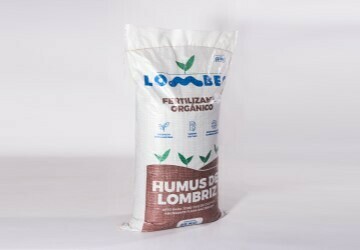 "AmaPlant Humus de Lombriz" fertilizante natural, organico y ecologico apto para todo tipo de cultivos Saco 25 Kg 42 L