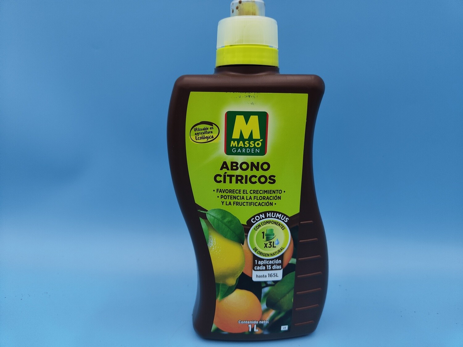 "AmaPlant Abono Citricos" liquido utilizable en agricultura ecologica, favorece el crecimiento, potencia la floracion y la fructificacion, con humus y componentes de origen natural 1 litro