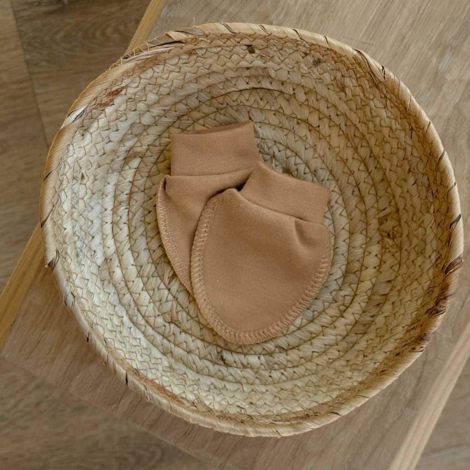 Рукавички (байка), Колір: Карамель