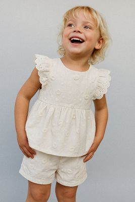 Костюм блуза та шорти (батист вишивка) Костюм блуза та шорти (батист вишивка)