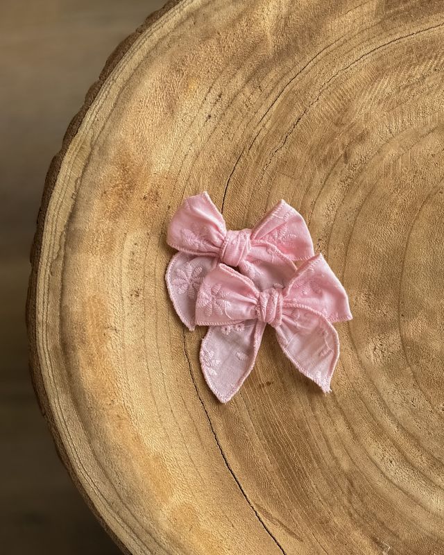 Шпилька &quot;Бант&quot; (батист вишивка) 2 шт.