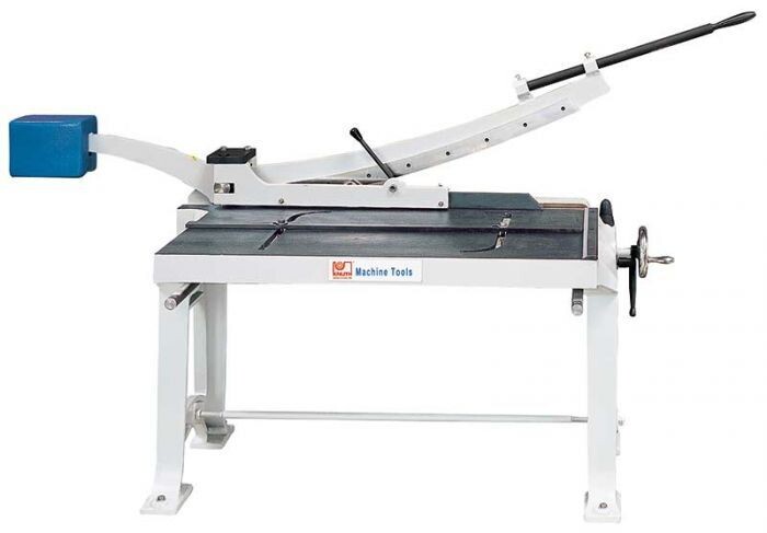 Knuth   KHS E 1000 Guillotine Shear
( Part No. 132036 ) 
Robust manual swing beam shears for easy and precise cutting of plates up to 1.5mm thick