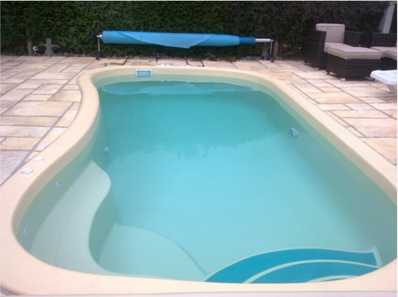 CALIFORNIAN 5.9 m  Kidney Swimming Pool, 23,000 L:  COLOUR BLUE