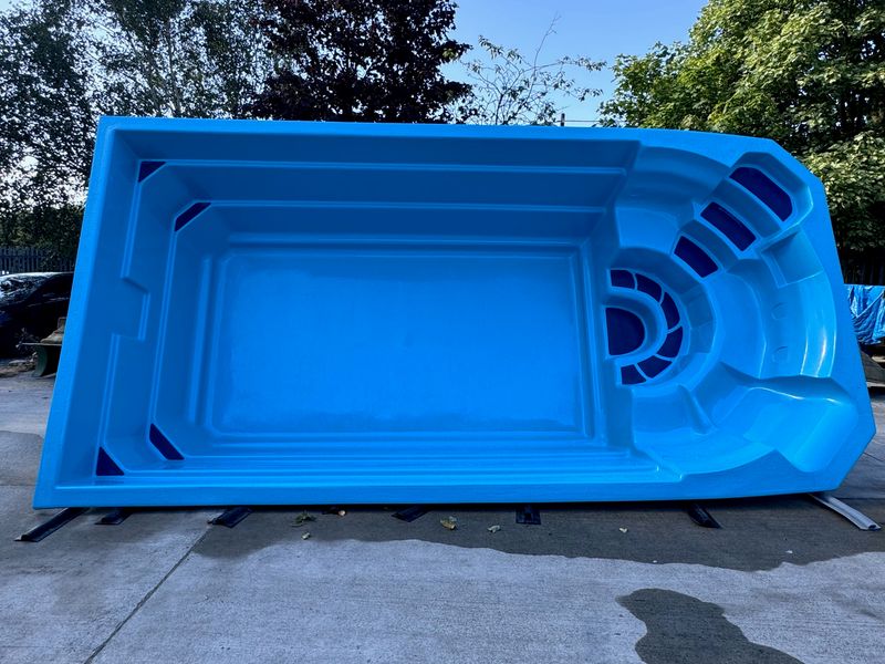 TORIBA 5.4 m ~ 18&#39; Swimming Pool, 17,000 L;  Steps One End, COLOUR BLUE