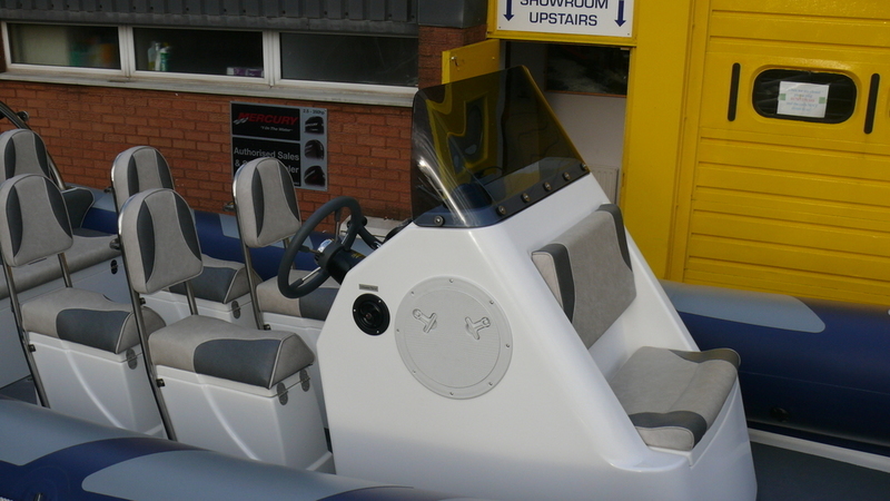 DELUXE Standard Double Console, 1 person front bench seat, Inc Screen (DSD)
