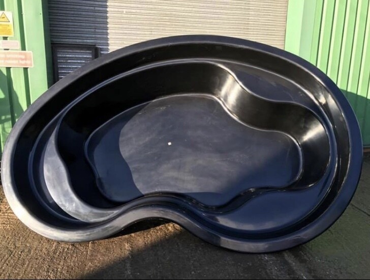2500 L Kidney Pond  Overall 340 x 210 x 75 (D) cm  CHECK MAP FOR EXTRA CARRIAGE COSTS IF APPLICABLE