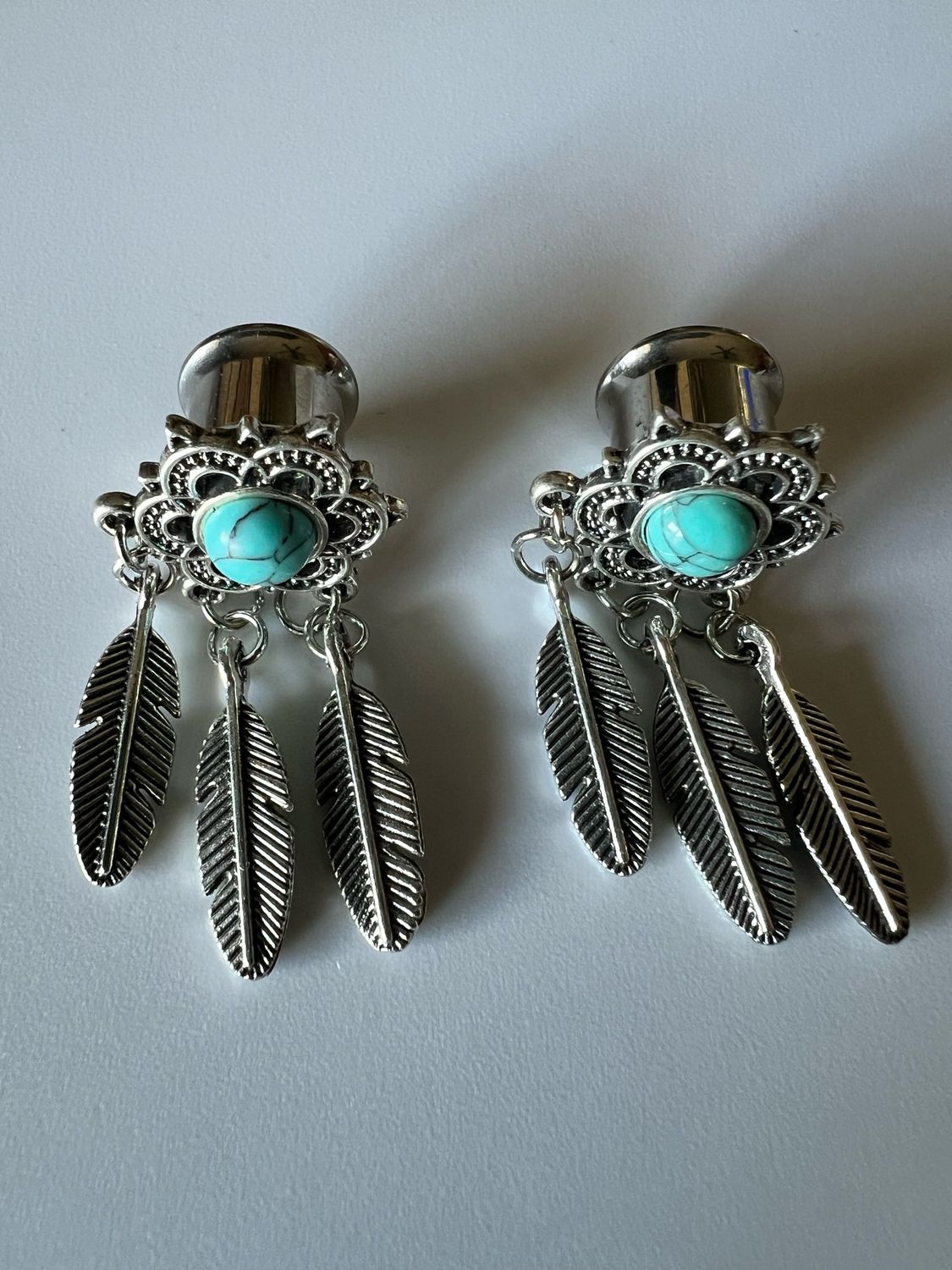 2PCS Surgical Steel Ear Gauge Plugs, Ear Tunnels and Plugs Turquoise with Vintage Leaves Dangle Ear Gauges Earrings 19mm