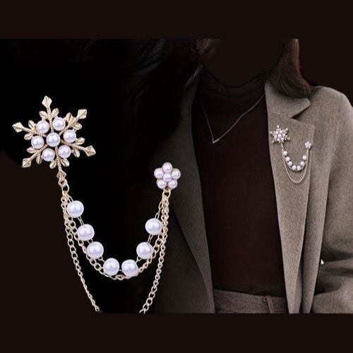 Pearl Brooch Gold Tone
