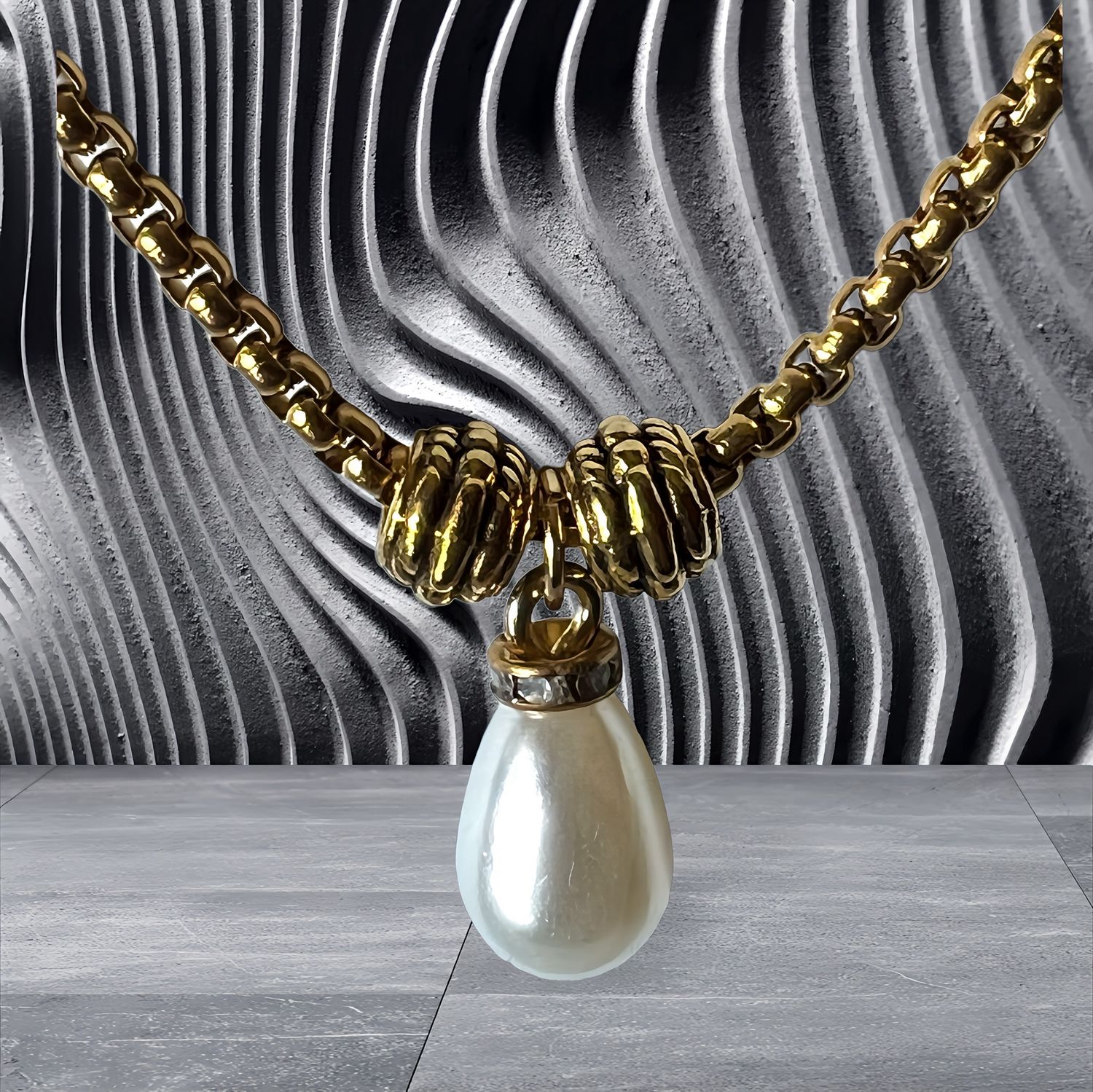 Necklace, stainless steel quality with pearl drop pendant