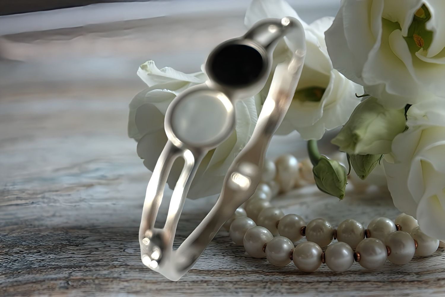 Openwork Silver Steel Rush Bracelet with Double Circles Mother of Pear