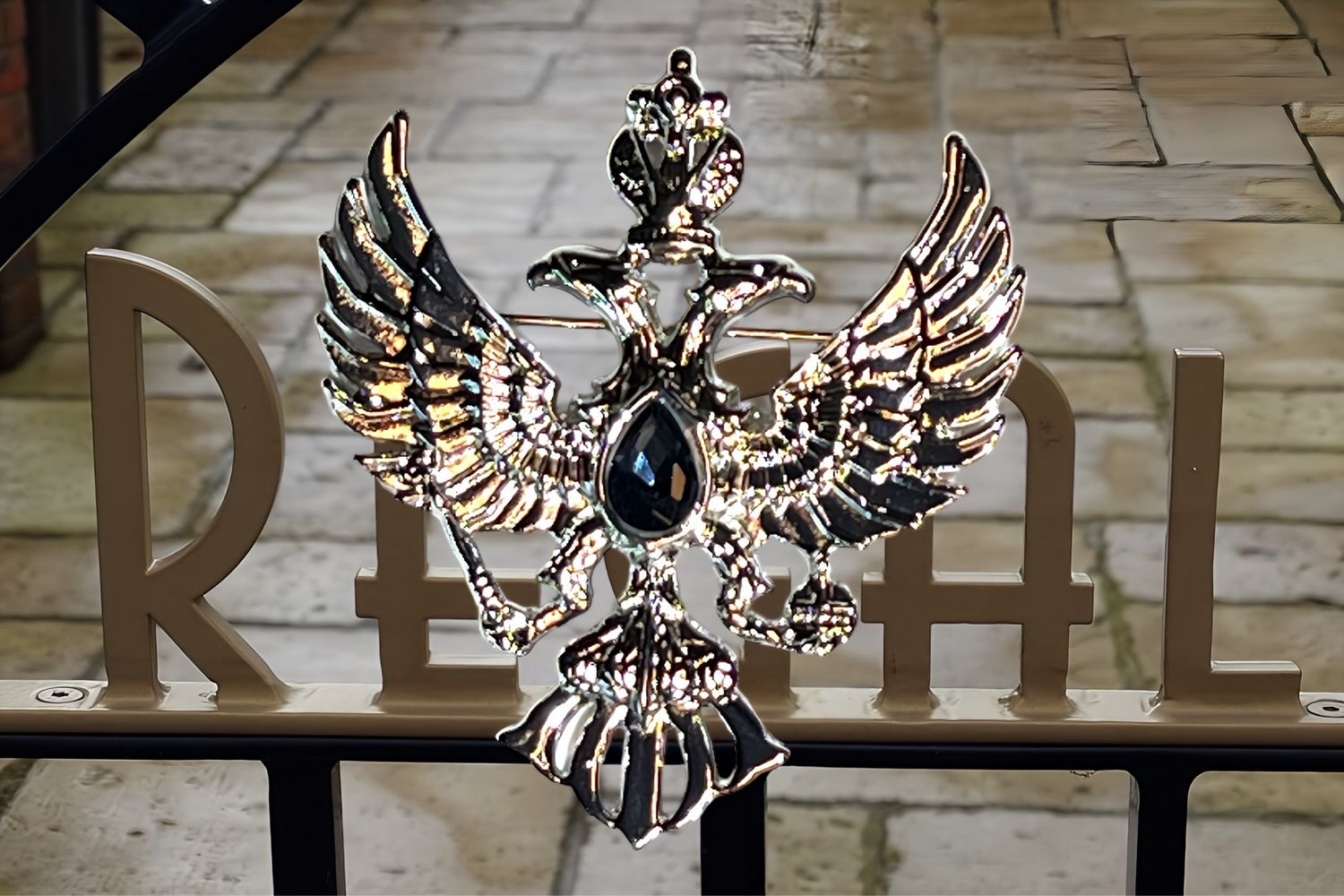 1pc Men&#39;s Royal Brooch Vintage Double-Headed Eagle