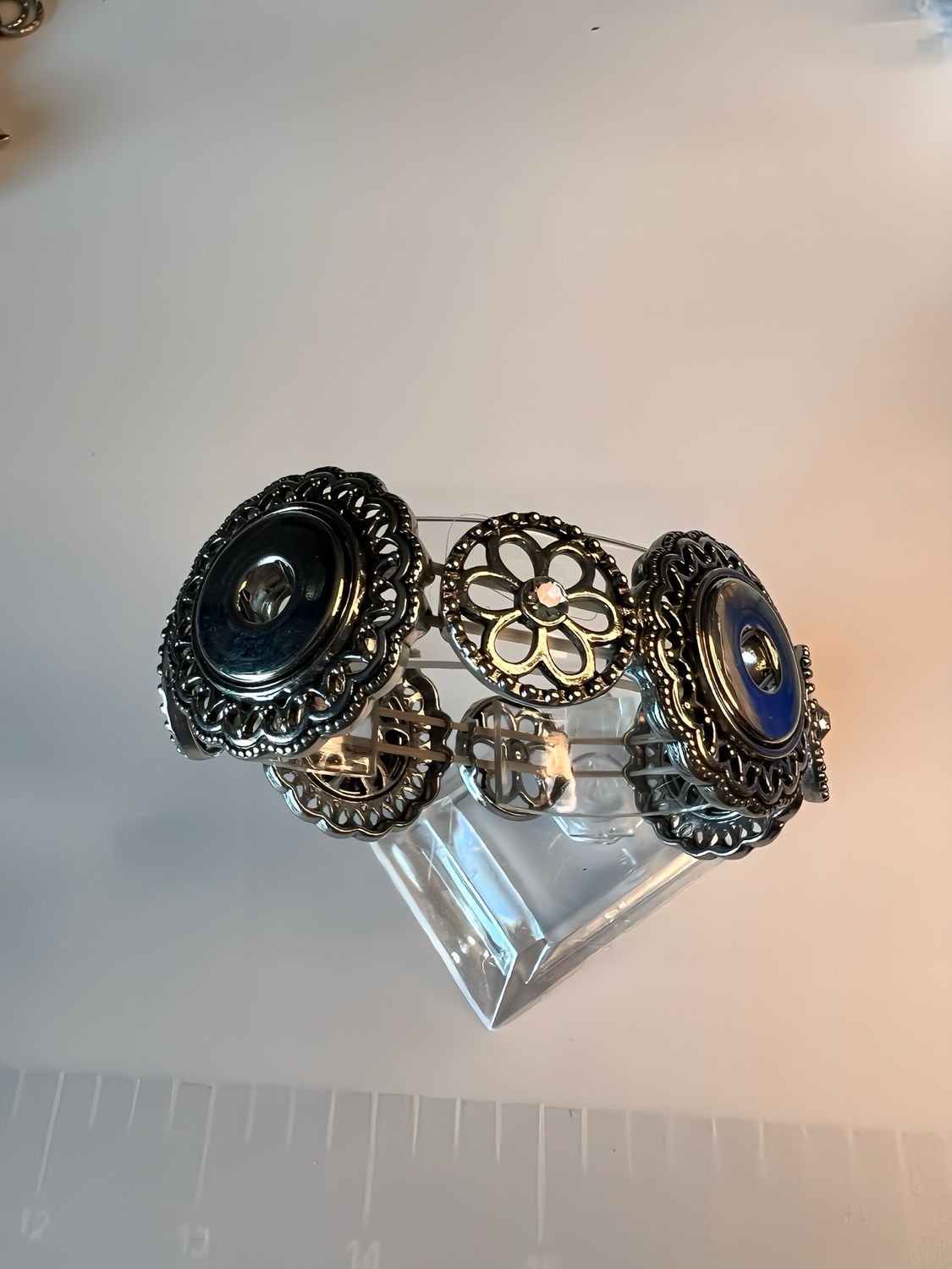 Snap Stretch Bracelet Silver Tone With Rhinestone Flowers