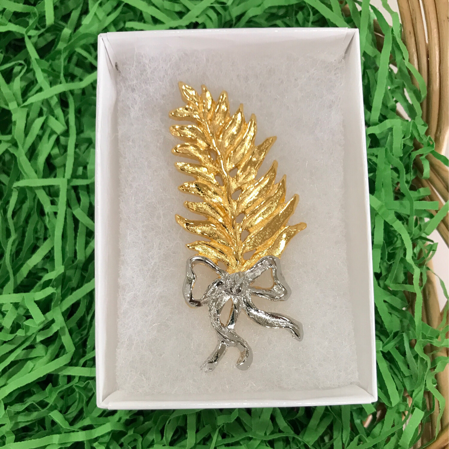 2018 Deo Gratias Leaf Gold/Silver