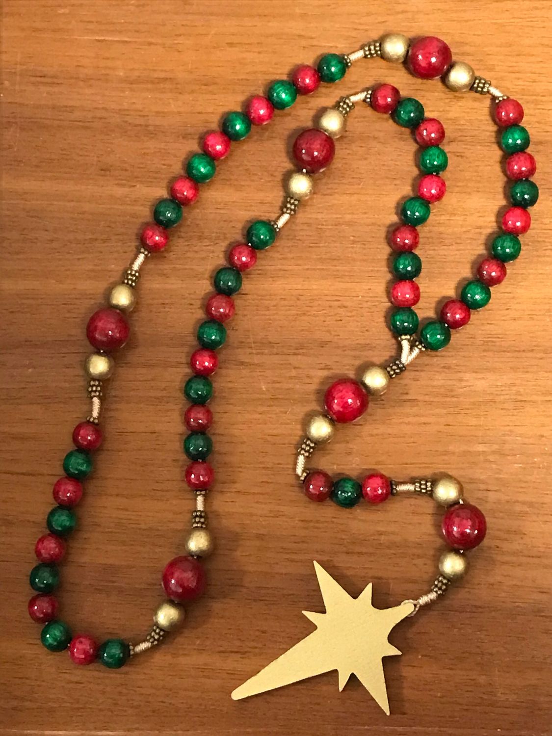 CHRISTMAS ROSARY COLORED BEADS