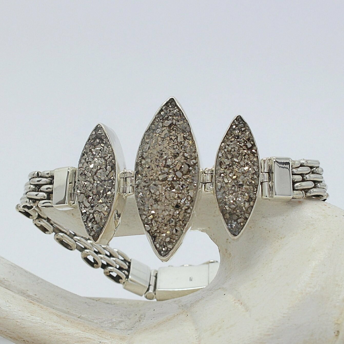Unikat Armband massiv - Achatdrusen silber titanbedampft "star dust"- 
4 x 1,5 + 1 x 3 cm