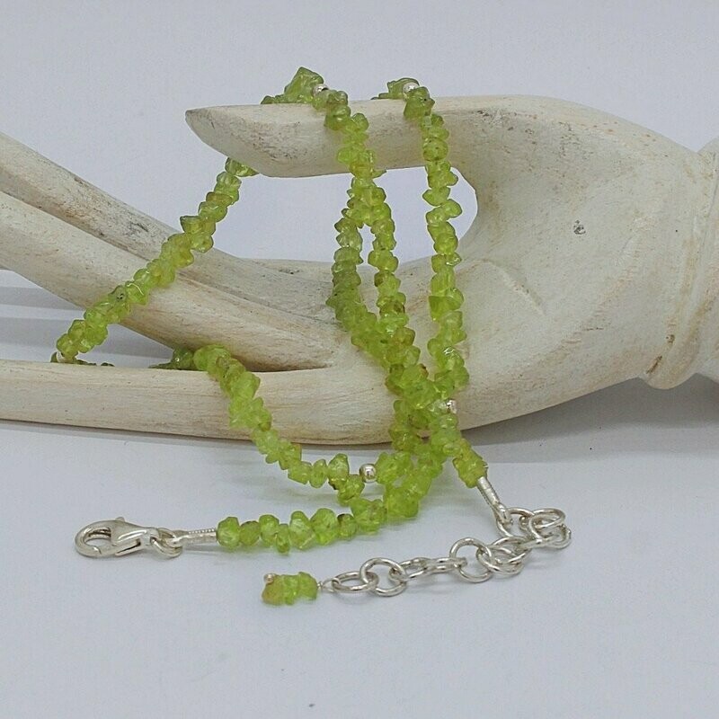 Kette Peridot splitter mit handgefertigten Silberkugeln-
45 cm Kette Peridot splitter mit handgefertigten Silberkugeln-
45 cm