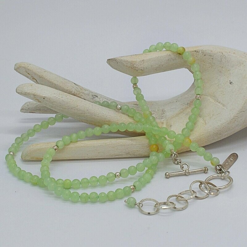Kette Jade mit handgefertigten Silberelementen -
60 cm Kette Jade mit handgefertigten Silberelementen -
60 cm