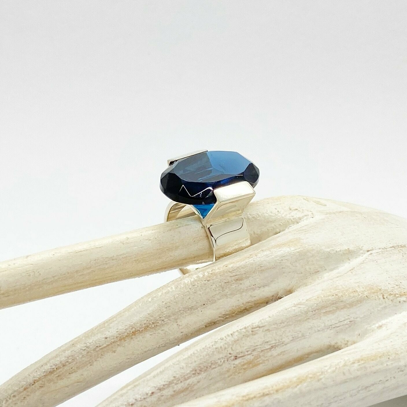 Ring saphirblau "hug" - 2 cm