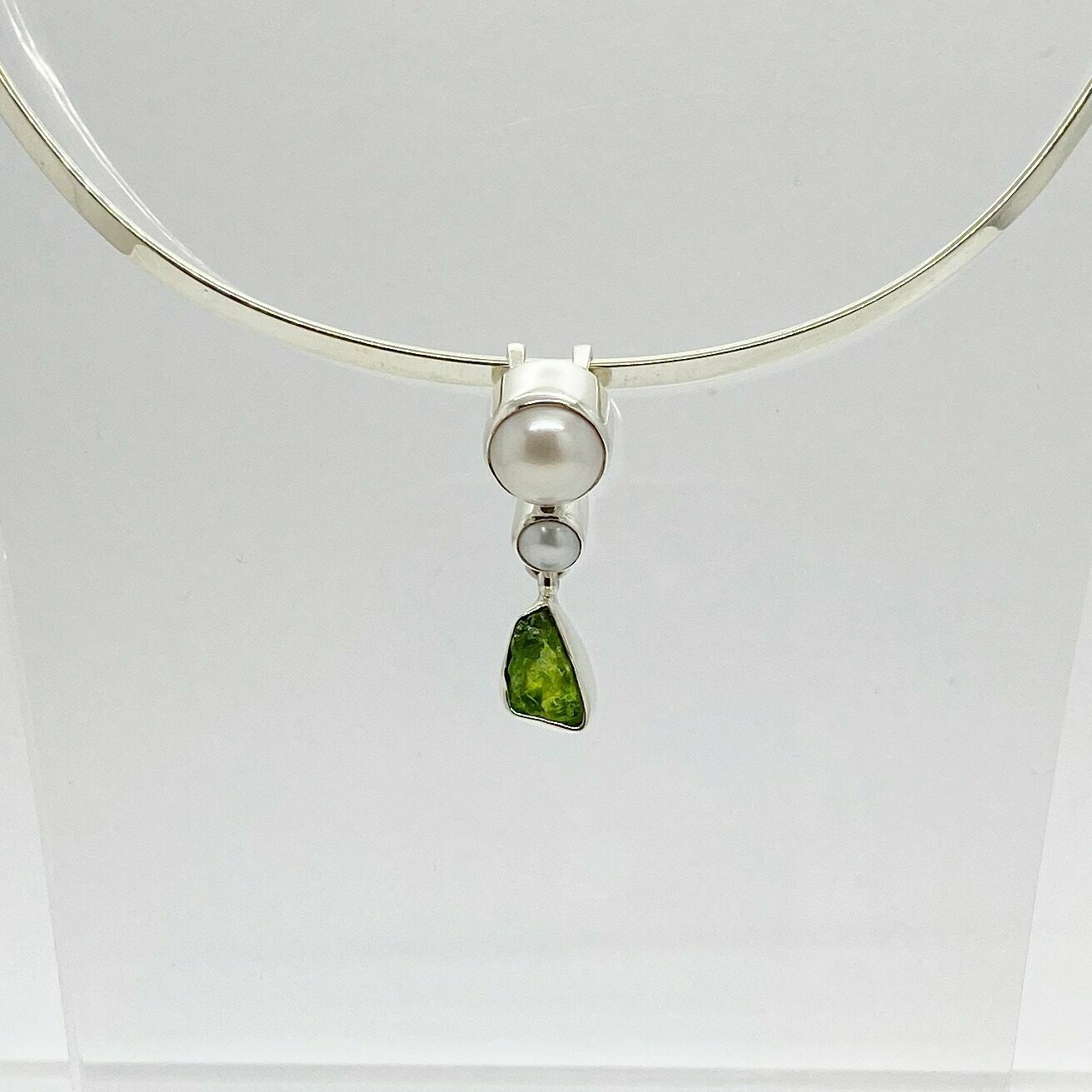 Anhänger  Zuchtperle / Peridot (roh) "elegant line"