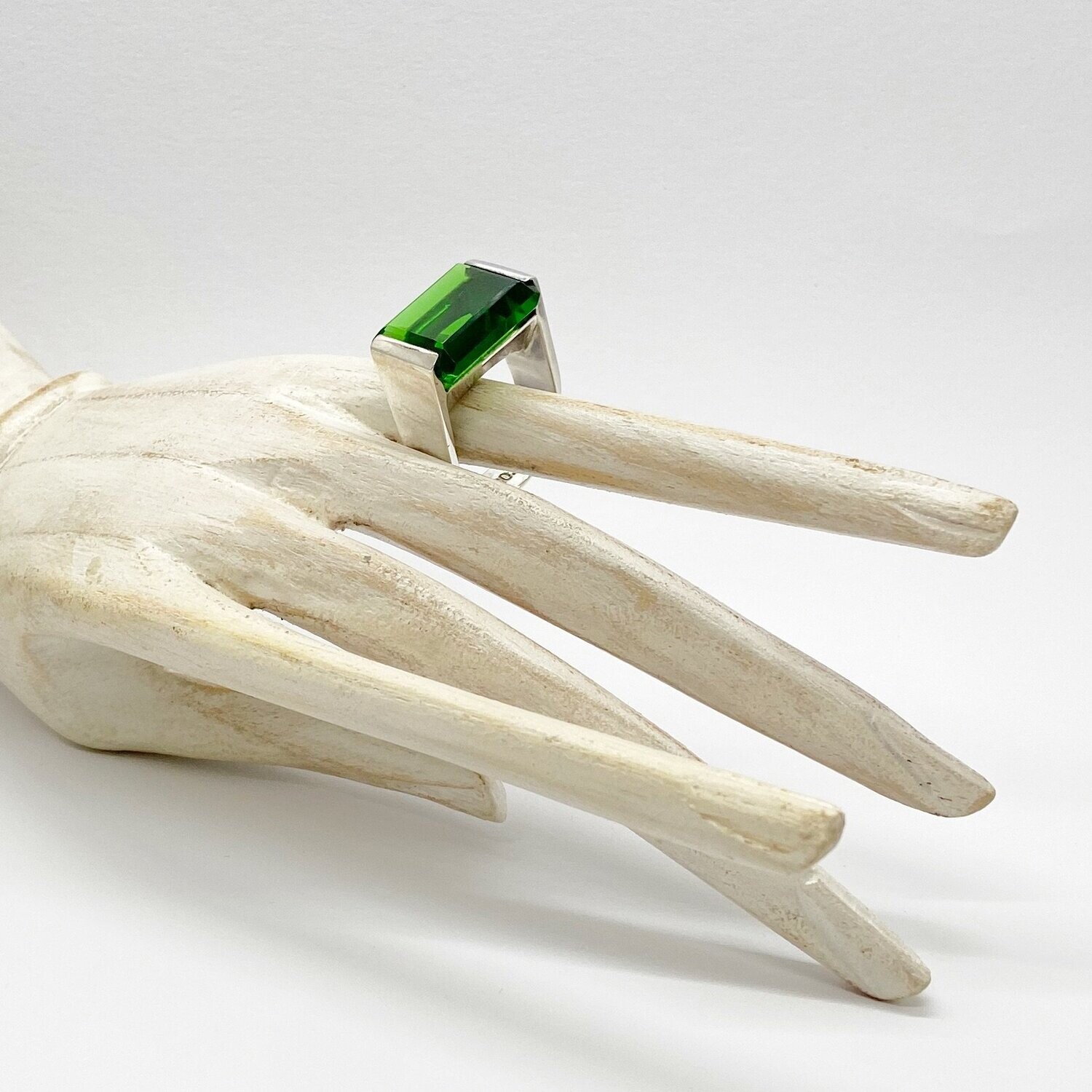 Ring Obsidian smaragdgrün "hug" - 1,5 x 2 cm