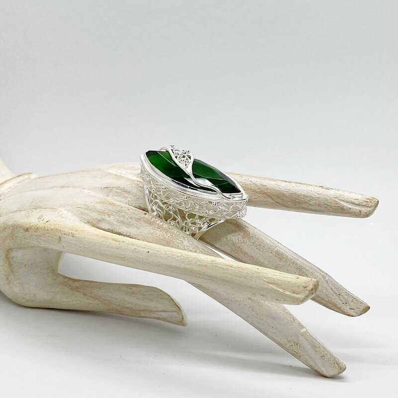 Unikat Ring Obsidian navette smaragdgrün Unikat Ring Obsidian navette smaragdgrün "beauty cruising" - 1,5 x 4 cm
