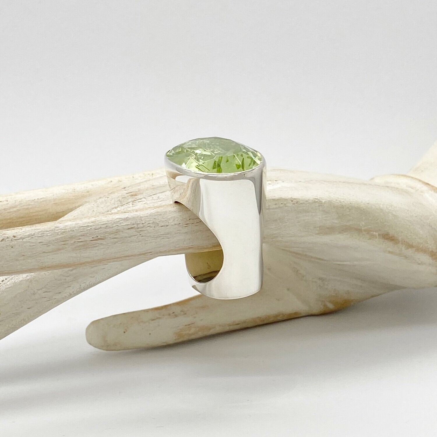 Ring Obsidian Lichtgrün oval - 2 x 3 cm