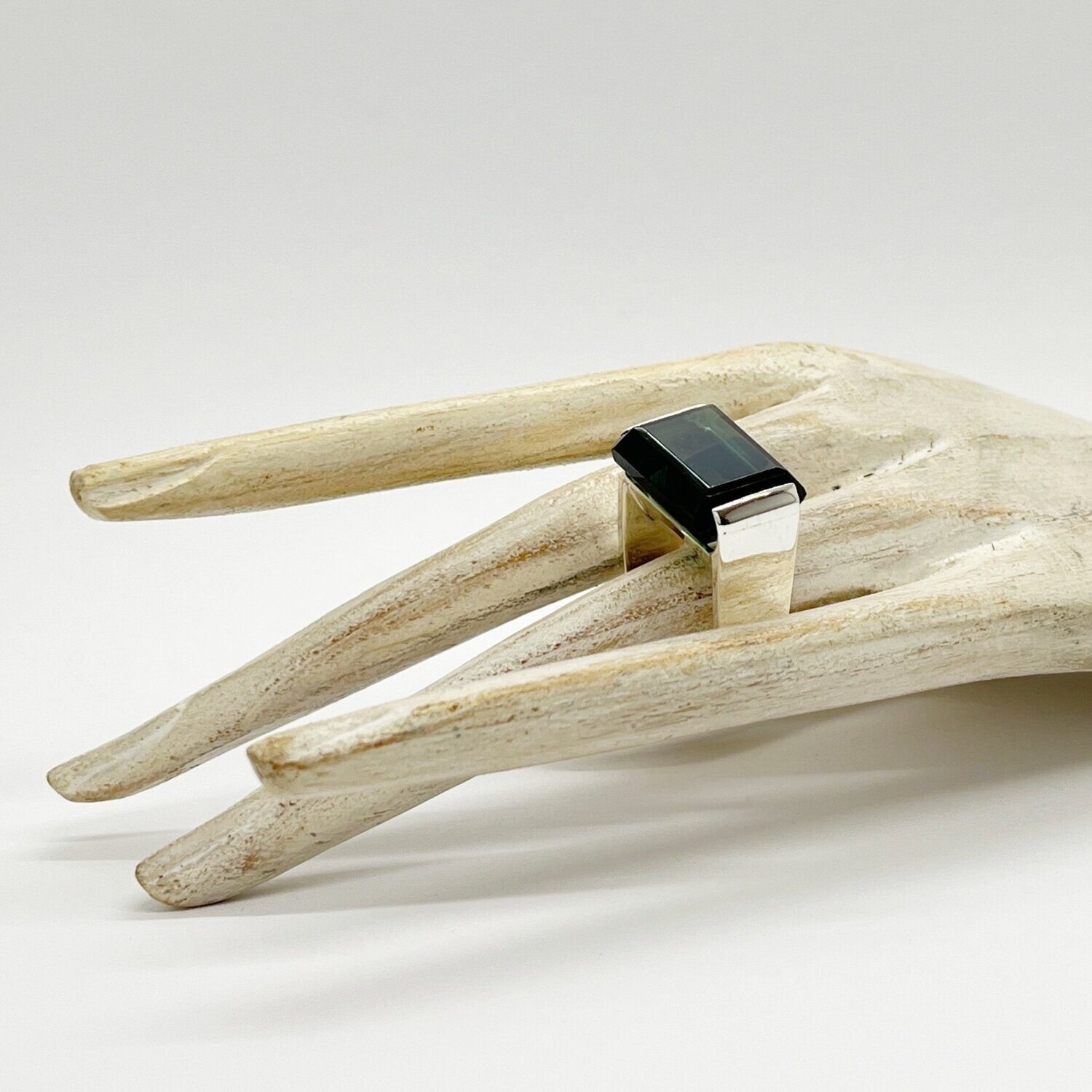 Ring Obsidian lichtschwarz rechteckig "hug" - 1,5 x 2 cm