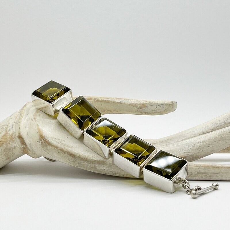 Armband Obsidian goldbraun massiv -quadratisch -
2,2 x 2,2 cm Armband Obsidian goldbraun massiv -quadratisch -
2,2 x 2,2 cm