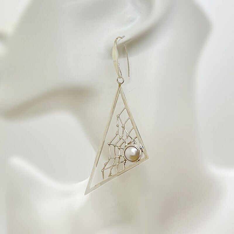 Ohrhänger Zuchtperle Ohrhänger Zuchtperle "spider trap" -
1 cm