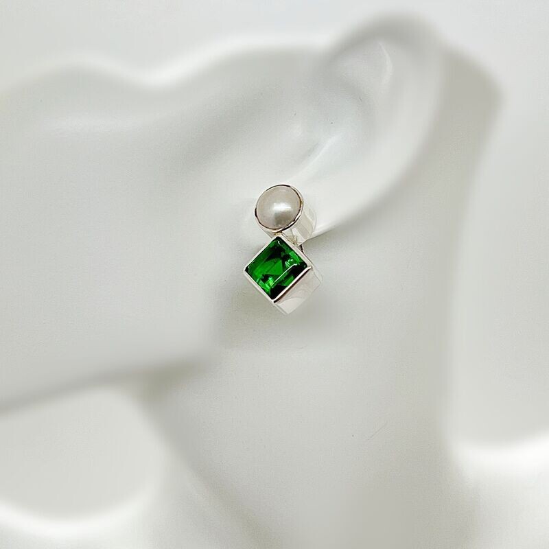 Ohrstecker Obsidian smaragdgrün / Zuchtperle - 1 x 1 cm Ohrstecker Obsidian smaragdgrün / Zuchtperle - 1 x 1 cm