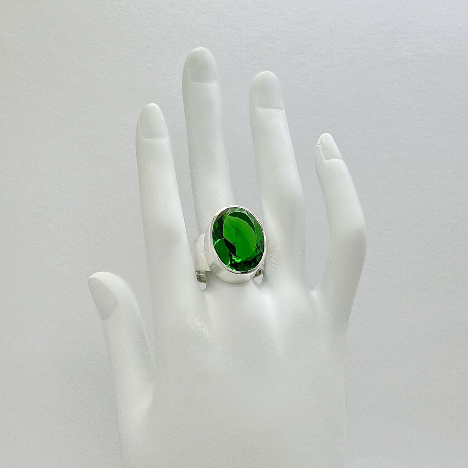 Ring Obsidian oval smargadgrün
 - 1,5 x 2 cm