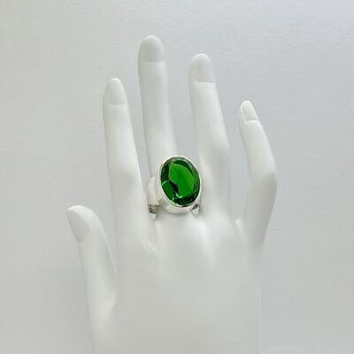 Ring Obsidian oval smargadgrün
- 1,5 x 2 cm