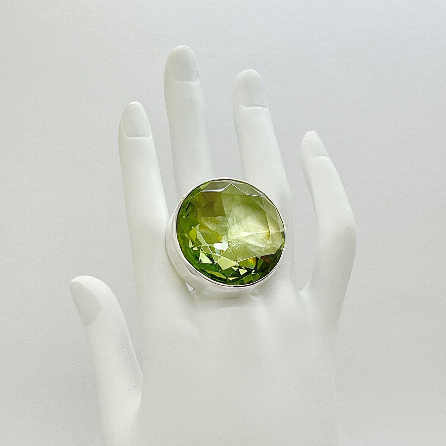 Ring Obsidian rund lichtgrün - 3 cm