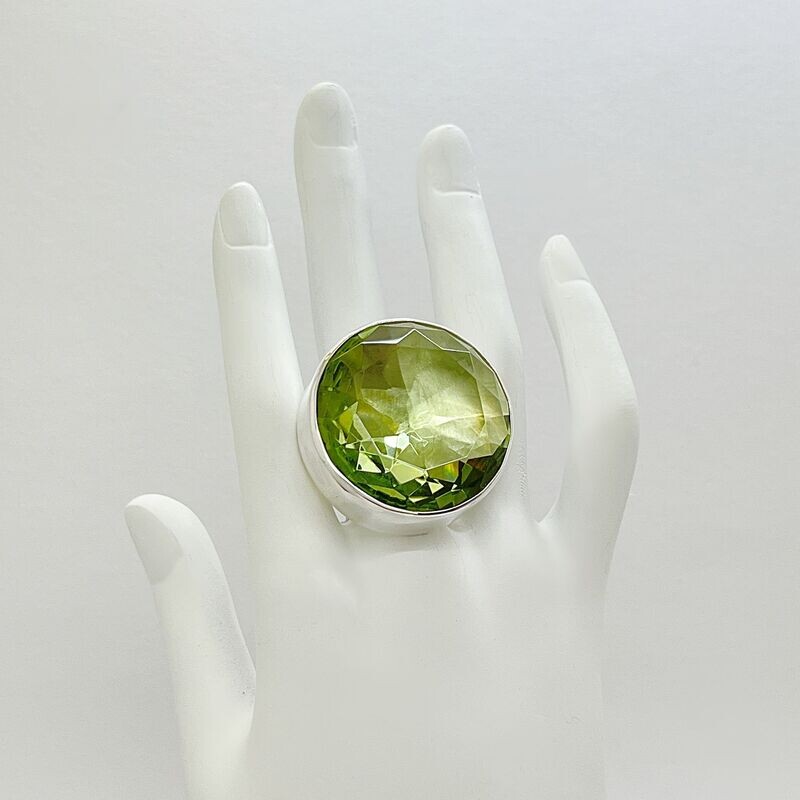 Ring Obsidian rund lichtgrün - 3 cm Ring Obsidian rund lichtgrün - 3 cm