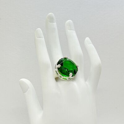 Ring Obsidian smaragdgrün rund "crown" -
2 cm