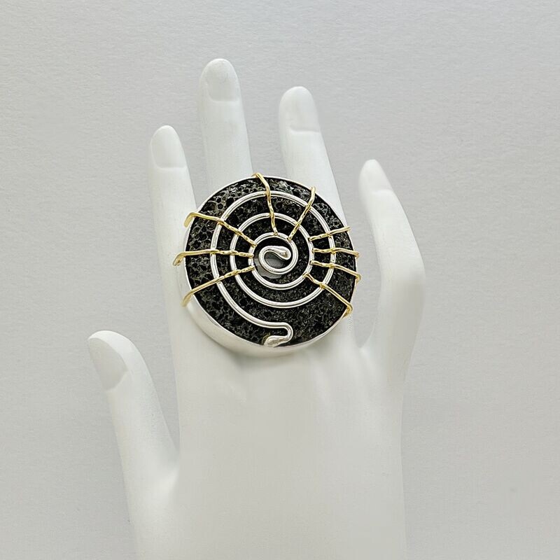 Unikat Ring Lava rund Unikat Ring Lava rund "spiral" - 4 cm