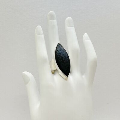 Ring Lava Navette - 1,5 x 4 cm