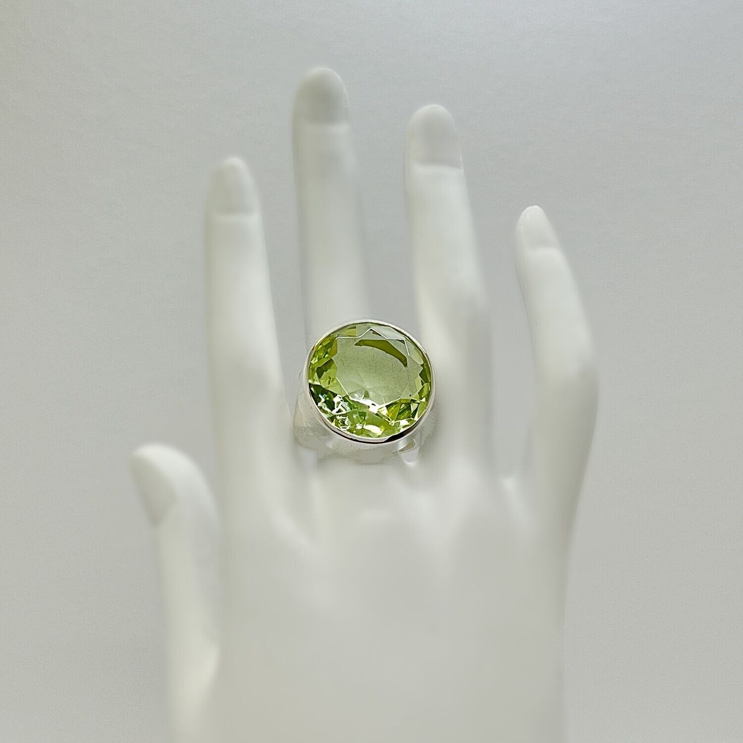 Ring Obsidian rund lichtgrün - 2 cm