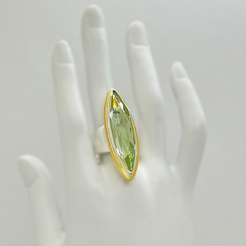 Ring Obsidian lichtgrün navette Ring Obsidian lichtgrün navette"golden line" - 1 x 4 cm