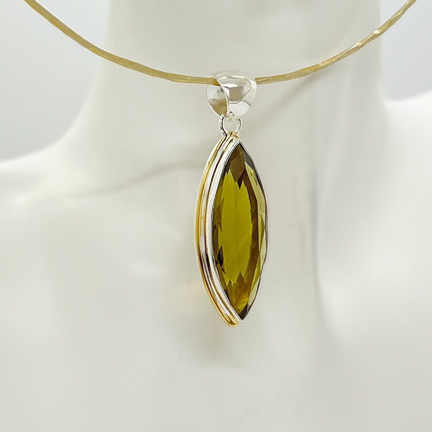 Anhänger Obsidian goldbraun navette "golden line" - 1,5 x 4 cm