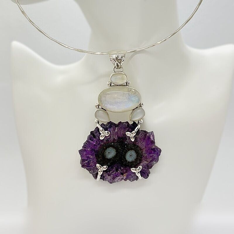 Unikat Anhänger Amethyst / Regenbogenmondstein Unikat Anhänger Amethyst / Regenbogenmondstein "purple love" - 6 x 8 cm