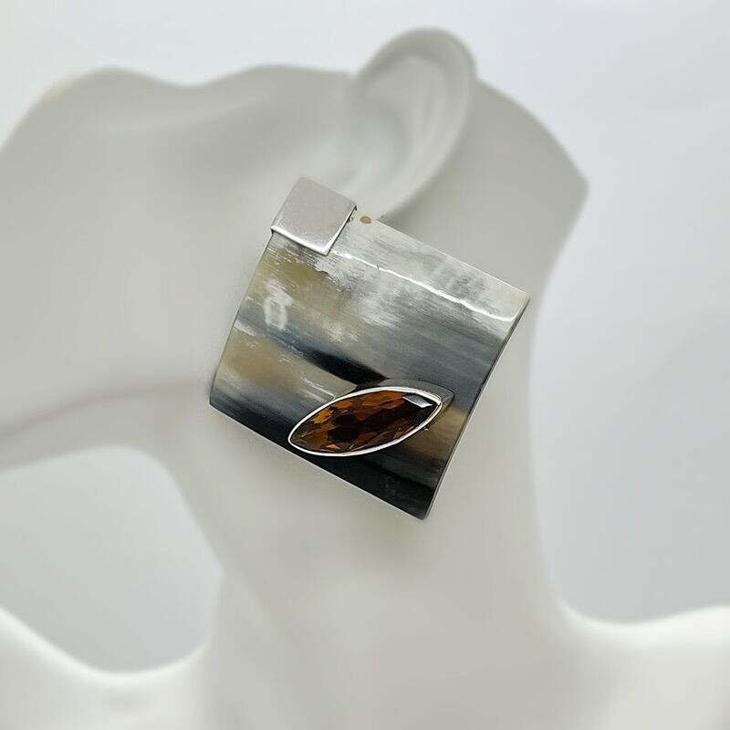 Ohrstecker Horn/Obsidian honigbraun - 1 x 3 cm Ohrstecker Horn/Obsidian honigbraun - 1 x 3 cm