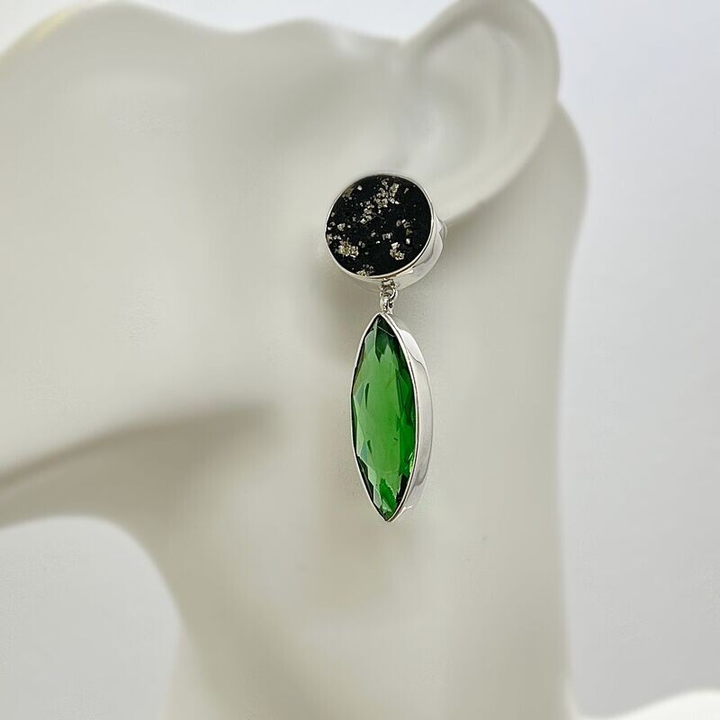 Ohrstecker Pyrit + Obsidian smaragdgrün Ohrstecker Pyrit + Obsidian smaragdgrün