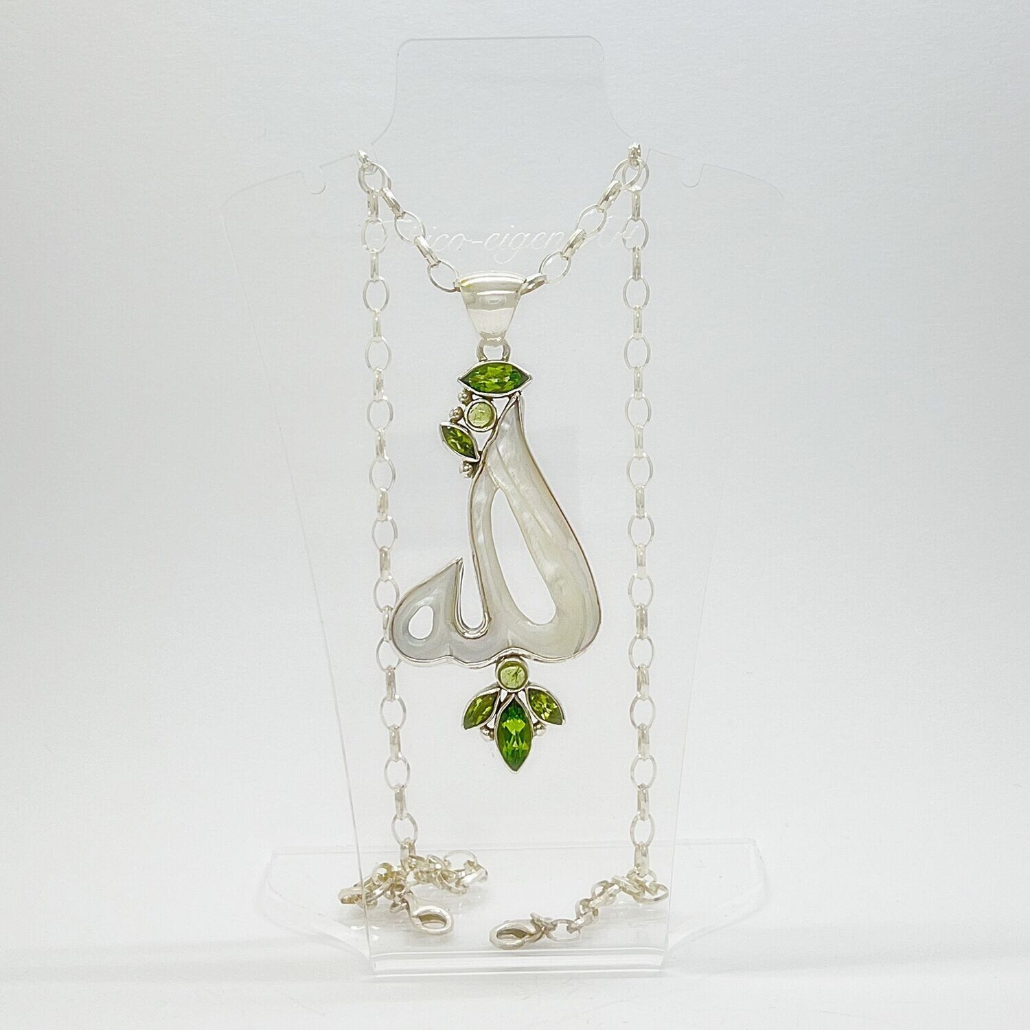 Unikat Anhänger Perlmutt + Peridot "Allah" - 3,5 x 7 cm