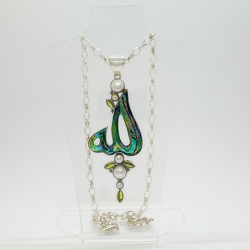 Unikat Anhänger Perlmutt + Peridot + Zuchtperle Unikat Anhänger Perlmutt + Peridot + Zuchtperle "Allah" - 3,5 x 7 cm