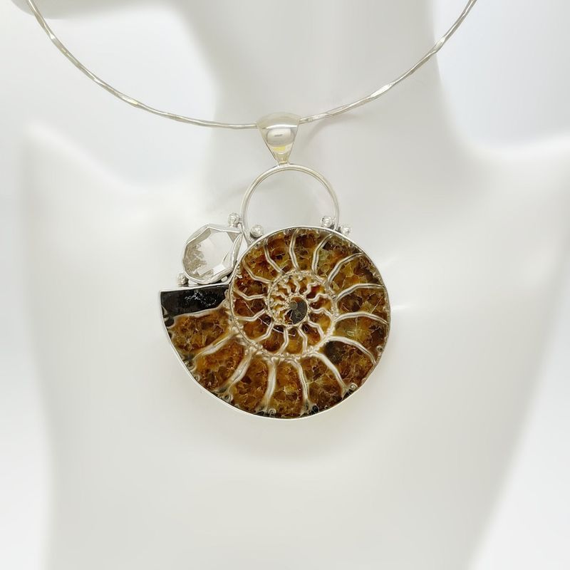 Unikat Anhänger Ammonite + Herkimer Diamant - ca. 6 x 7 cm Unikat Anhänger Ammonite + Herkimer Diamant - ca. 6 x 7 cm